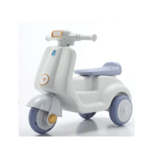 Alternative view of Kalei Guralica motor Vespa